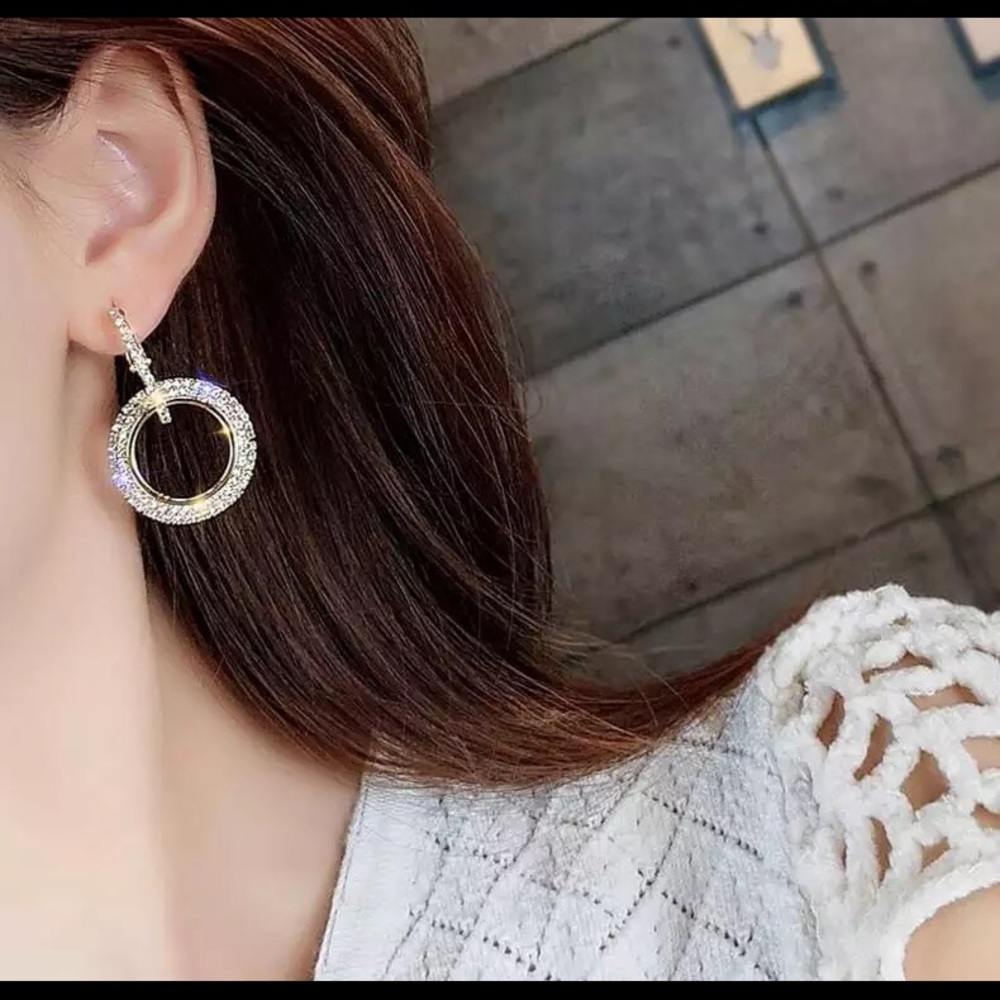 Elegant crystal earrings round Gold earrings woman - Picture 2 of 3